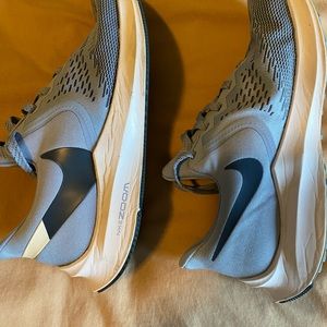 Selling my Nike zoom size 9 wore 1 time